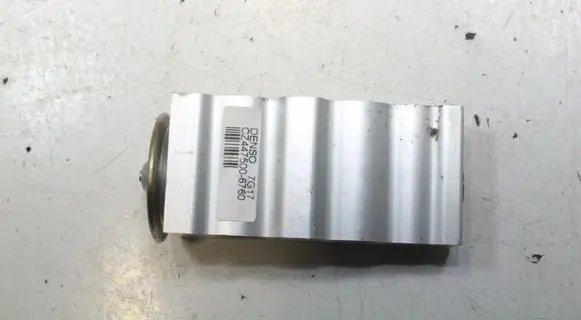 Toyota Yaris XP210 Air conditioning (A/C) expansion valve CZ4475006760