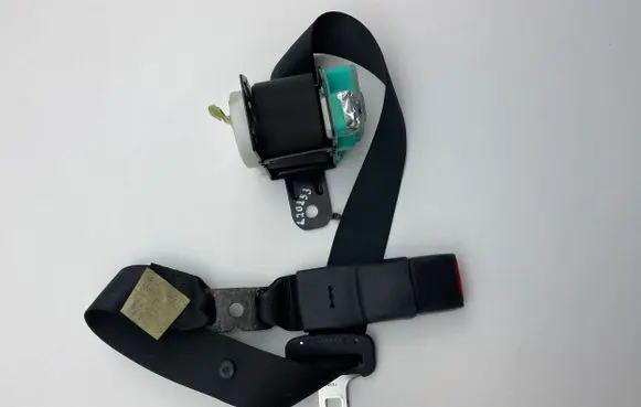 Middle seatbelt (rear)