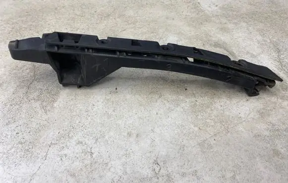 Audi A3 S3 8L Front bumper mounting bracket 8L0807183E