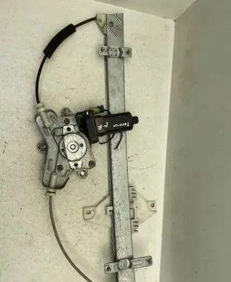 Hyundai Terracan Front door window regulator with motor