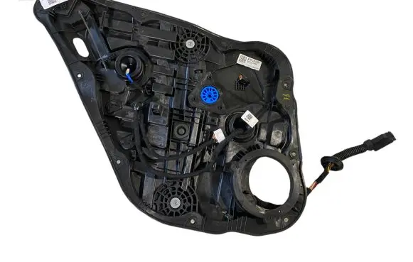 Rear window lifting mechanism without motor