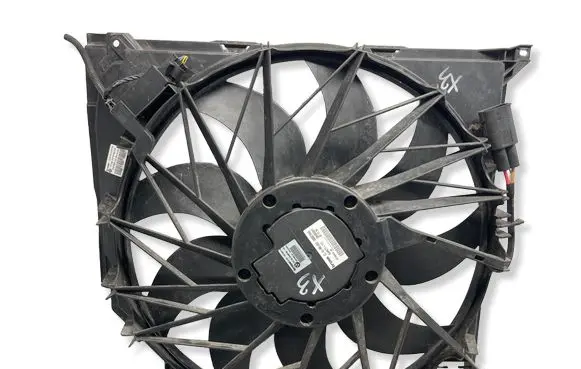 BMW X3 E83 Electric radiator cooling fan 6946638 75789022