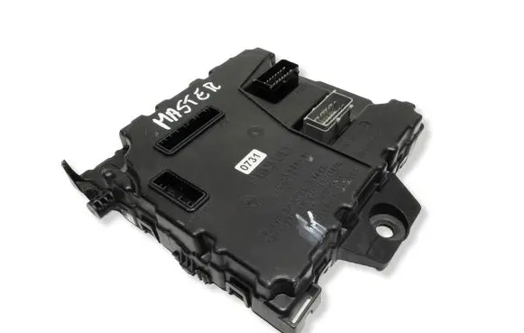 Renault Master III Engine control unit/module 284B18618R 00129076 0019949791