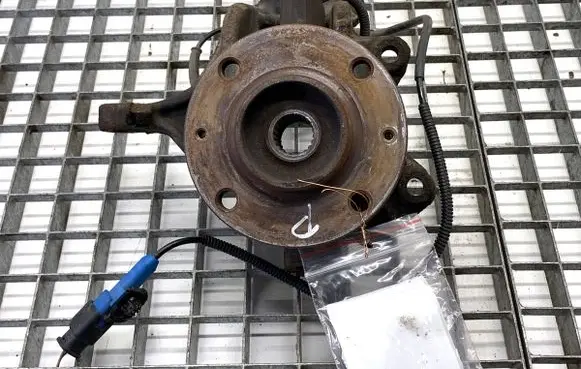 Peugeot 208 I Front wheel hub spindle knuckle