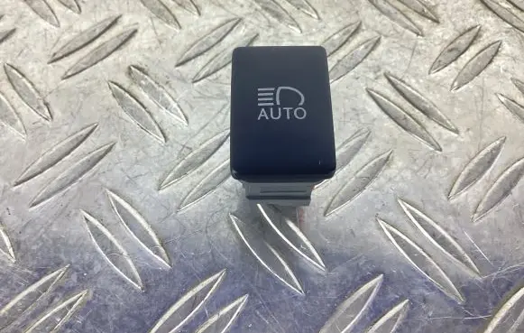 Lexus RC Light switch 15B550