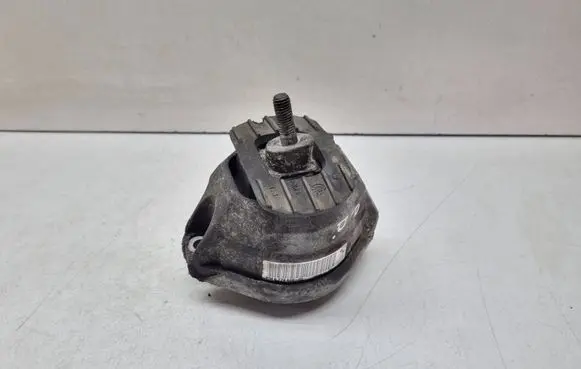 BMW 5 E60 E61 Engine mount bracket 6774620
