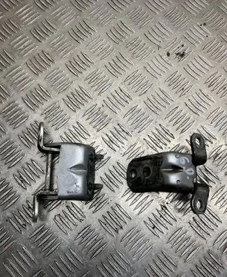Nissan Navara D40 Rear door hinge set 