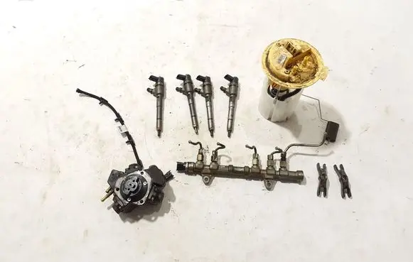 Fiat 500L Fuel injection system set 