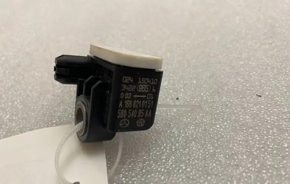 Mercedes-Benz GL X166 Airbag deployment crash/impact sensor A1668210151
