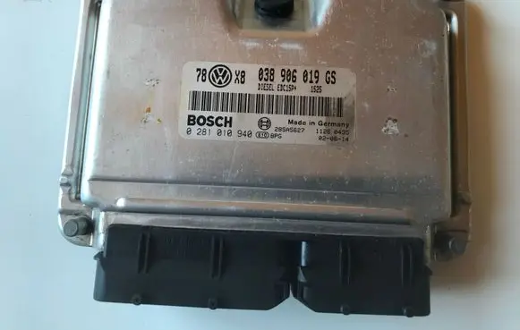 Volkswagen PASSAT B5.5 Engine control unit/module 038906019GS 0281010940 810BPG