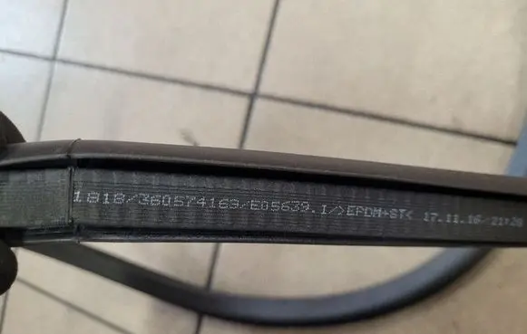 Opel Astra K Front door rubber seal 39071818 360574169