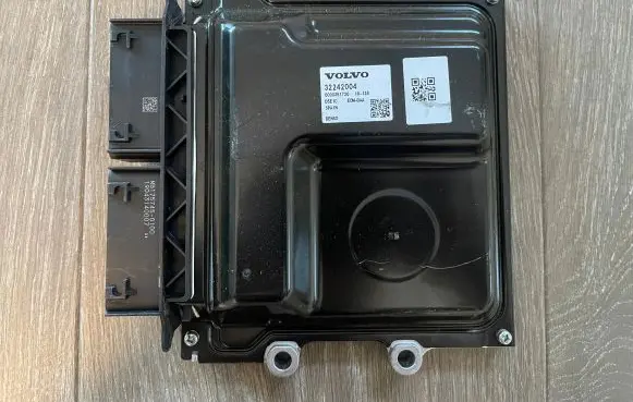 Volvo S90, V90 Engine control unit/module 32242004