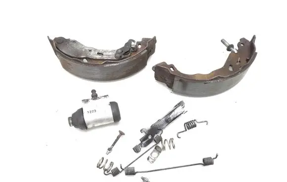 Citroen C4 Cactus Handbrake/parking brake pads 035b6P