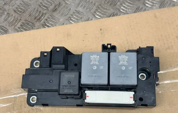 Toyota Auris E180 Relay mounting block G92Z133011