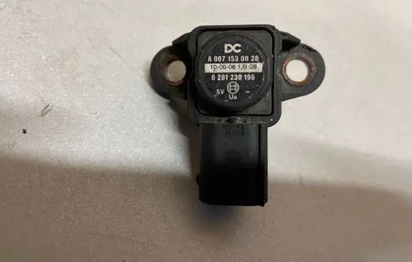 Mercedes-Benz C W205 Air pressure sensor A0071530028
