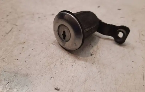 Peugeot Partner Front door lock (next to the handle) 