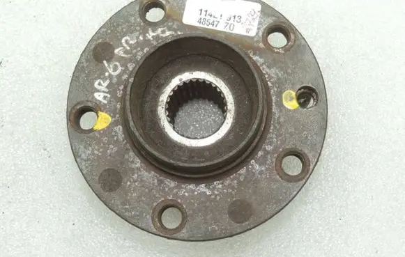 Alfa Romeo Giulietta Front wheel hub spindle knuckle 51773149 51813925
