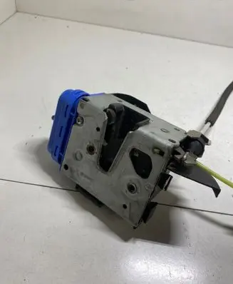 Audi A4 S4 B5 8D Rear door lock 8D0839015A