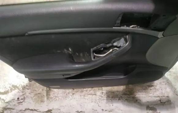 Toyota Avensis T250 Front door card panel trim