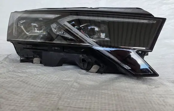 Skoda Octavia Mk4 Headlight/headlamp 5E4941036