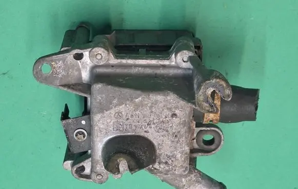 Mercedes-Benz E W210 Electric engine pre-heating system (optional) a6111500304