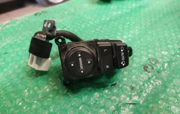 Hyundai Tucson TL Wing mirror switch 93573D3000 Q600397 201606241033