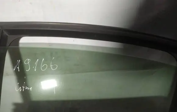 Rear door window glass