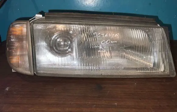 Skoda Octavia Mk1 (1U) Headlight/headlamp 24608601