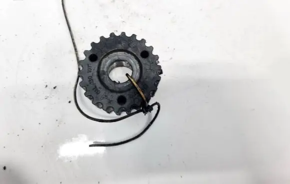 Volkswagen PASSAT B8 Fuel pump gear (pulley) 04L130101