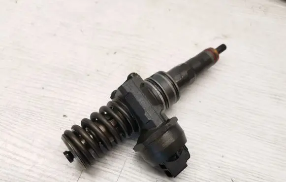 Skoda Fabia Mk2 (5J) Fuel injector 038130073BP 0414720314