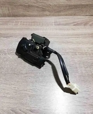 Toyota Prius (XW20) Front door lock 040905060708
