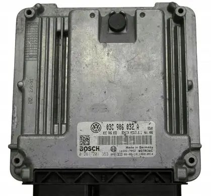 Volkswagen Golf V Engine control unit/module 03C906032A