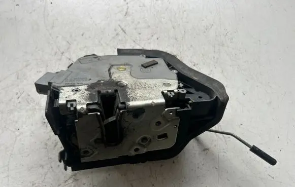 BMW 3 E46 Front door lock 8253432