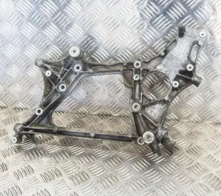 Mercedes-Benz C W204 Engine mounting bracket A6512011909