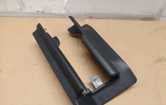 Mercedes-Benz E W212 Front passenger seat rail trim A2129191620 778010028