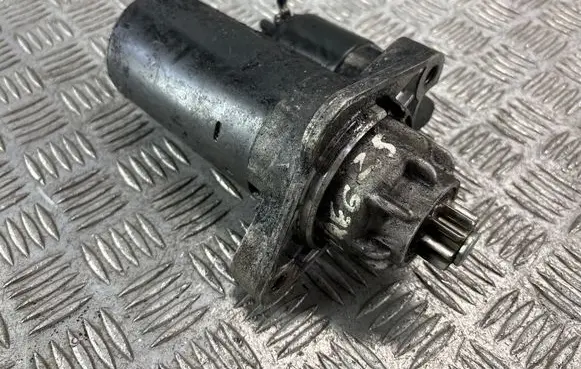 Volkswagen Touareg I Starter motor 001125600