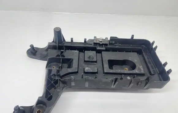 Volkswagen Golf Plus Battery tray 1KM915333
