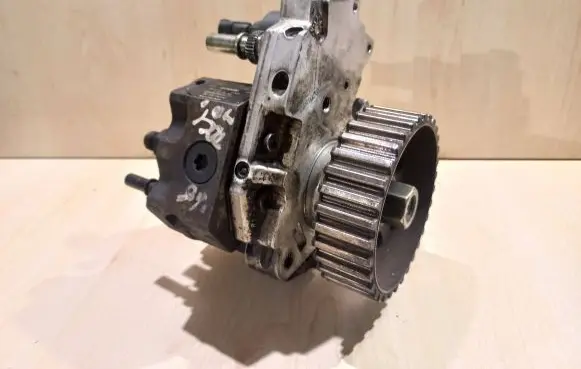 Ford Focus Fuel injection high pressure pump 9651844380 013828 0445010089