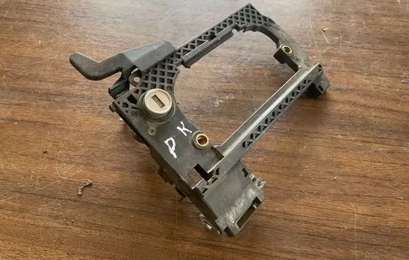 BMW 5 E39 Front door lock (next to the handle) 