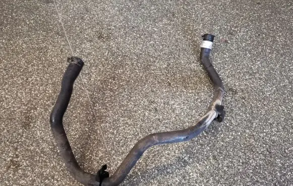 Peugeot 3008 I Engine coolant pipe/hose