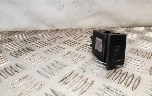Volkswagen PASSAT B5.5 Windscreen/window heater switch 3B0959621C