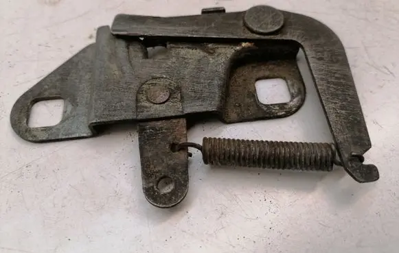 Engine bonnet/hood lock/catch