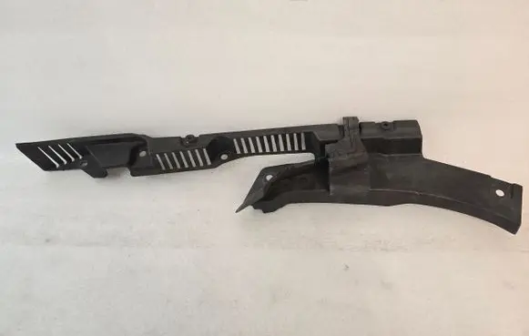 Volvo XC60 Fender mounting bracket 32216109