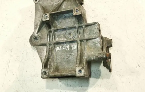 Audi A4 S4 B5 8D Engine mounting bracket 028260885A
