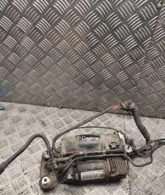 Porsche Cayenne (9PA) Air suspension compressor/pump 7l0616006d