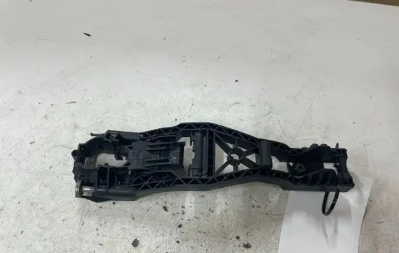 Rear door exterior handle/bracket