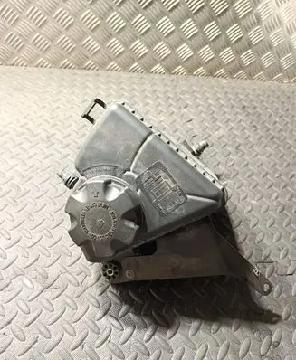 BMW 6 F12 F13 Coolant expansion tank/reservoir 7601948 17137601948