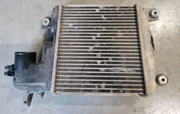 Toyota Hilux (AN10, AN20, AN30) Intercooler air channel guide 