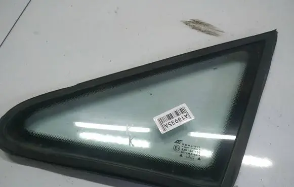 Volkswagen Sharan Front triangle window/glass AS2
