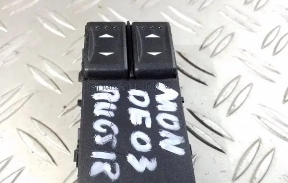 Ford Mondeo Mk III Electric window control switch 1S7T14A132AE 031633
